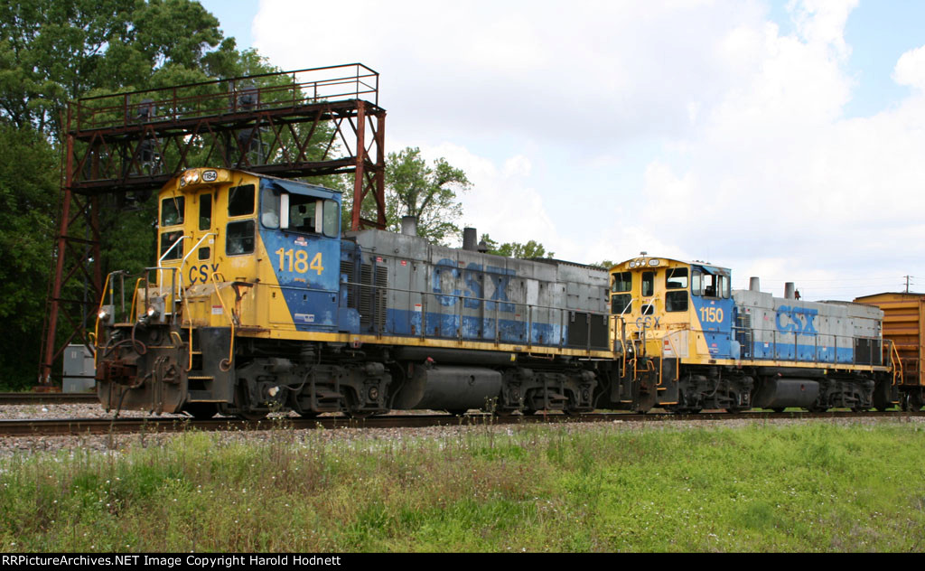 CSX 1184 & 1150 lead a train back to the yard
